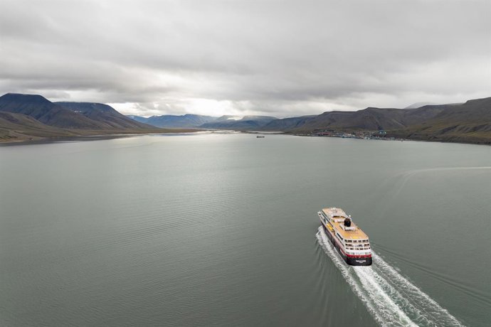Archivo - Hurtigruten lanza un nuevo itinerario de seis días entre Svalbard y la Noruega Ártica