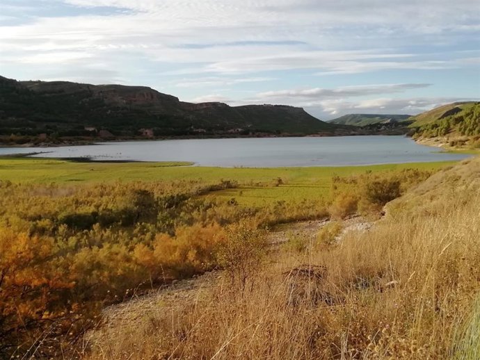 Archivo - Uno de los pantanos de la Cuenca del Ebro.