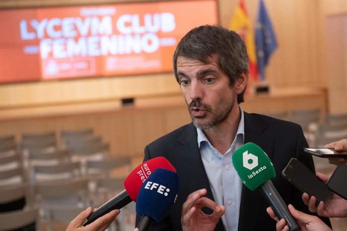 El ministro de Cultura, Ernest Urtasun, atiende a los medios de comunicación en la Fundación Ortega-Marañón, a 15 de septiembre de 2026, en Madrid (España).