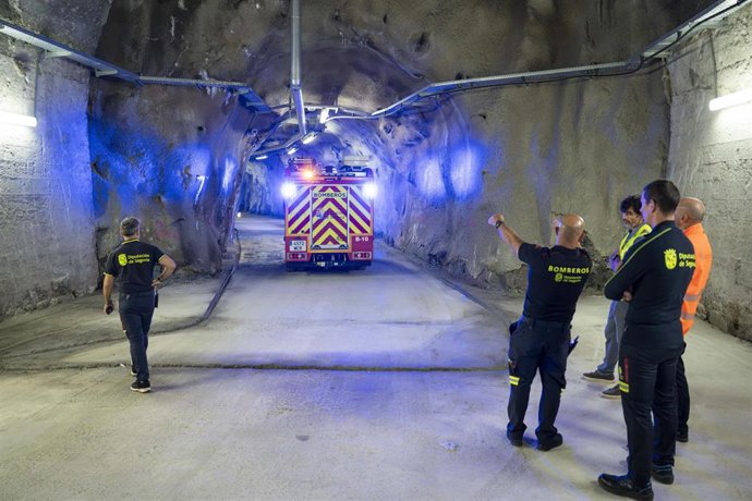 Un momento de las pruebas con vehículo en un túnel de la A-6.