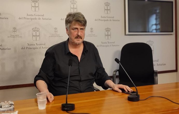 Archivo - El portavoz de IU-Convocatoria por Asturies, Xabel Vegas.