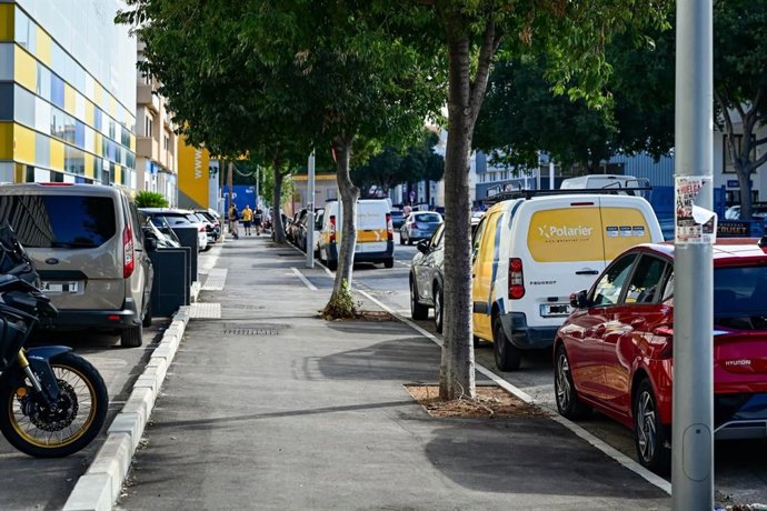El Ayuntamiento de Palma concluye la renovación de las aceras de la calle Gremi Ferrers en Son Castelló.