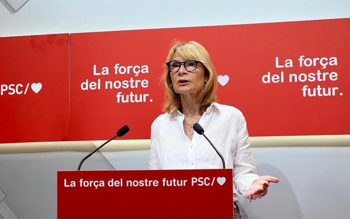 La viceprimera secretaria y portavoz del PSC, Lluïsa Moret, en rueda de prensa este lunes