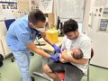 Osakidetza umeak immunizatzen hasi da arnas birus sintzitialaren aurrean, bronkiolitis akutuaren kausa nagusia baita