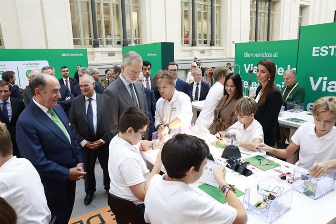 El rey e Ignacio Galán inauguran la exposición de Iberdrola