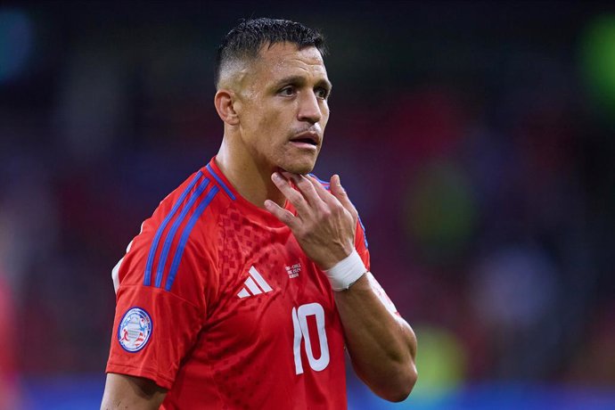 Archivo - Chile.- "No queremos acelerar la recuperación de Alexis, pero volverá pronto"