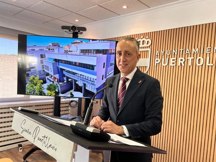El Alcalde De Puertollano (Ciudad Real), Miguel Ángel Ruiz, En Rueda De Prensa.