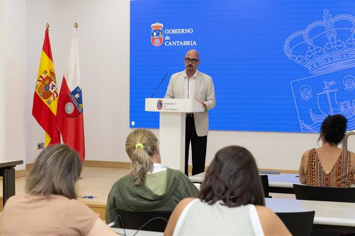 El consejero de Salud, César Pascual, presenta en rueda de prensa la Ley de Salud Digital