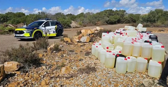 Interceptan una embarcación con 6.800 litros de gasolina en garrafas en San Javier