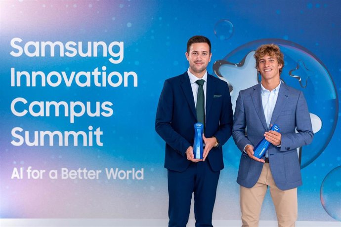 Los estudiantes ganadores del premio