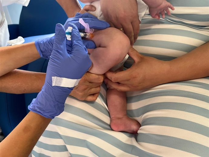 La campaña de inmunización frente al virus respiratorio sincitial arranca este lunes en Galicia