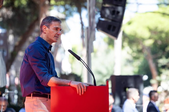 El presidente del Gobierno y secretario general del PSOE, Pedro Sánchez, en la Fiesta de la Rosa 2026 en Gavà (Barcelona)