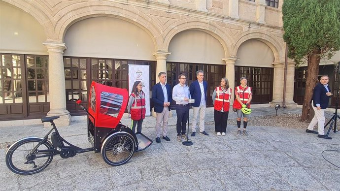 Presentación del triciclo adapatado que permitirá paseos inclusivos a personas mayores o con movilidad reducida.
