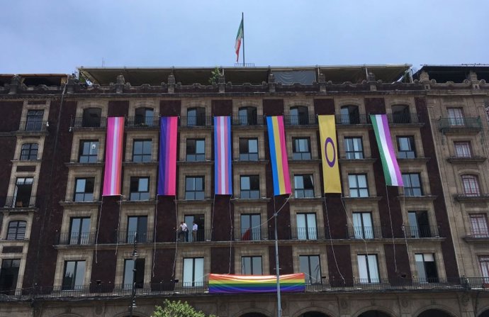 Archivo - CONGRESO CIUDAD DE MÉXICO BANDERAS LGTBIQ