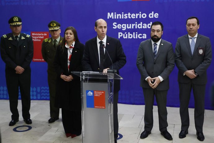 Santiago 21 de septiembre 2026. Tras el comitE policial, y acompa ado por los altos mandos de las polic as y los subsecretarios, el ministro de Seguridad, Mart n Arrau, realiza un punto de prensa para informar el balance de seguridad de estas Fiestas