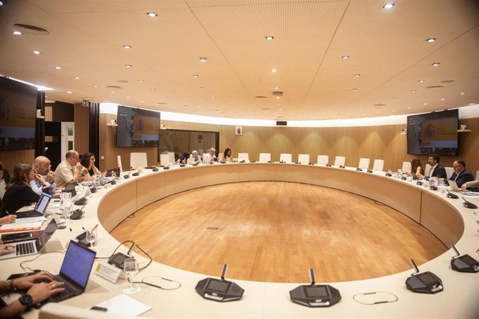 Mesa de Diálogo Social sobre el Plan de Empleo para jóvenes y parados de larga duración.