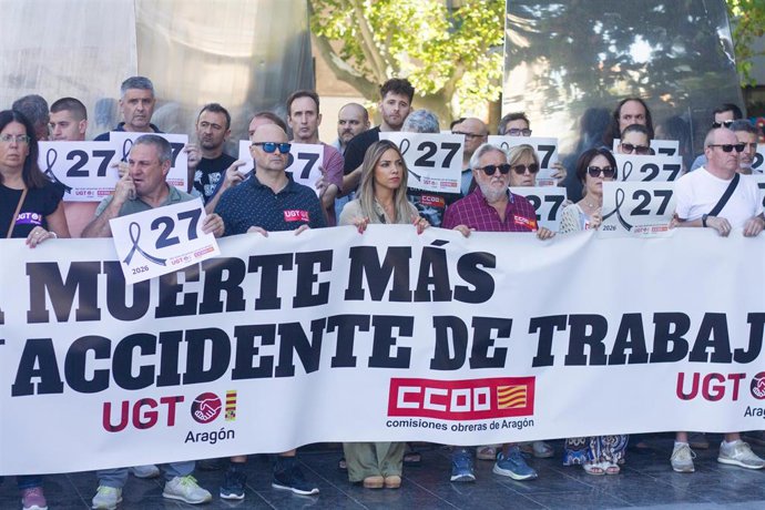 Concentración de UGT y CCOO en protesta por los incendios forestales.