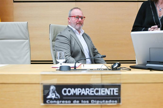 Archivo - Arxiu - Imatge d'arxiu del diputat de bombers de la Diputació de València, Avelino Mascarell,  davant de la Comissió d'Investigació sobre la gestió de la crisi derivada de la DANA.