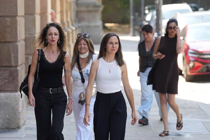 Archivo - La secretària general de Podem, Ione Belarra, i la coordinadora autonòmica a Catalunya, María Pozuelo