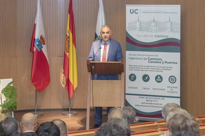 El Consejero De Fomento, Vivienda, Ordenación Del Territorio Y Medio Ambiente, Roberto Media, Clausura La Conferencia ‘Divulgando La Obra Pública’.