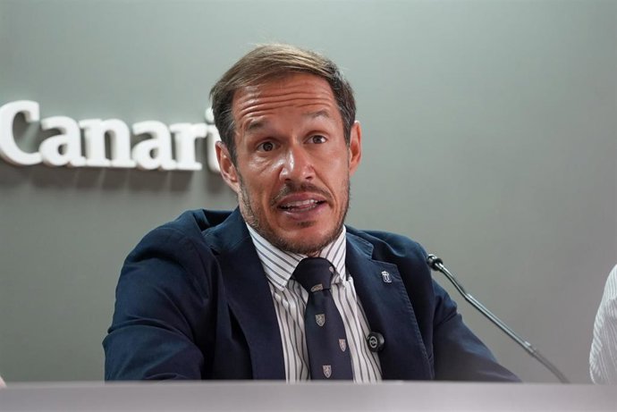 El consejero canario de Transición Ecológica del Gobierno de Canarias, Mariano H. Zapata, en rueda de prensa