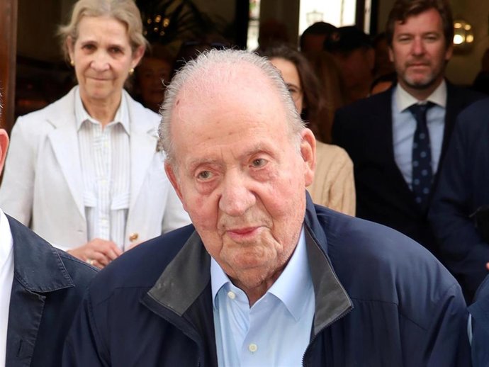 El Rey Juan Carlos, con su hija la infanta Elena