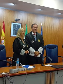 El nuevo fiscal jefe de Málaga,  Fernando Germán Benítez Pérez-Fajardo, junto fiscal Superior de Andalucía, Ceuta y Melilla, Ana Tárrago, en la toma de posesión en el cargo del primero.