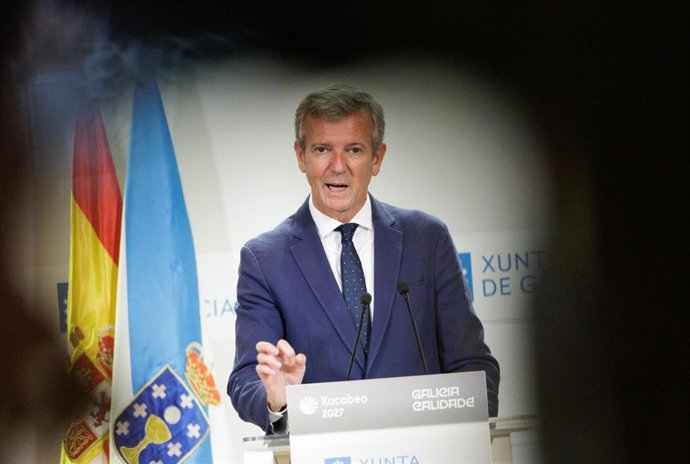 El titular del Gobierno gallego, Alfonso Rueda, comparece ante los medios tras la reunión del Consello de la Xunta.