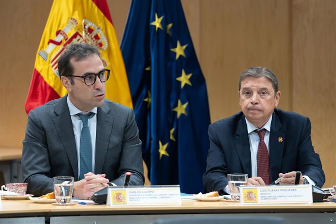 El vicepresidente primero y ministro de Economía, Comercio y Empresa, Carlos Cuerpo, y el ministro de Agricultura, Pesca y Alimentación, Luis Planas, mantienen una reunión con representantes de distintas organizaciones de la industria agroalimentaria.