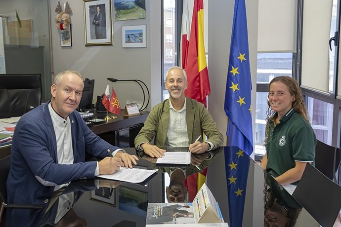 Firma del convenio de colaboración entre Educación y la Fundación Real Racing Club