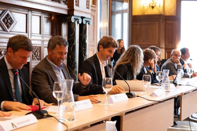Insausti en la presentación del II Foro Asett