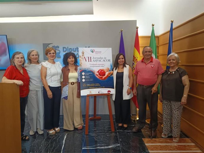 Irene Aguilera (3ª dcha.), durante la presentación de las las VII Jornadas de Aspacacor, junto a responsables de la asociación.