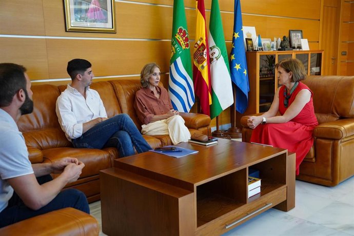 La alcaldesa de El Ejido, Julia Ibáñez, durante la reunión con representantes de Asaja Almería.