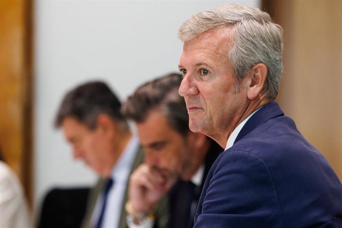 El titular del Gobierno gallego, Alfonso Rueda, preside la reunión del Consello de la Xunta.