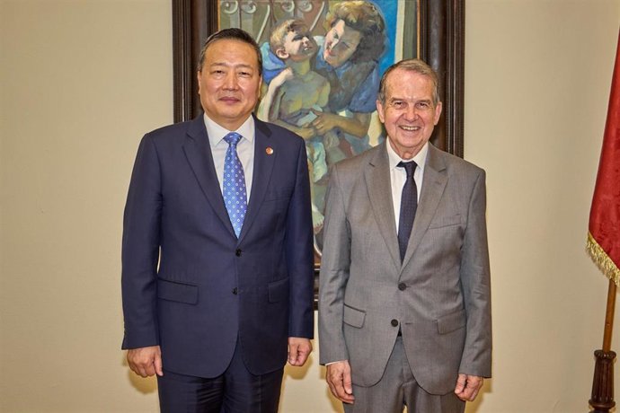 Zhang Wenwu y Caballero este lunes en Vigo.