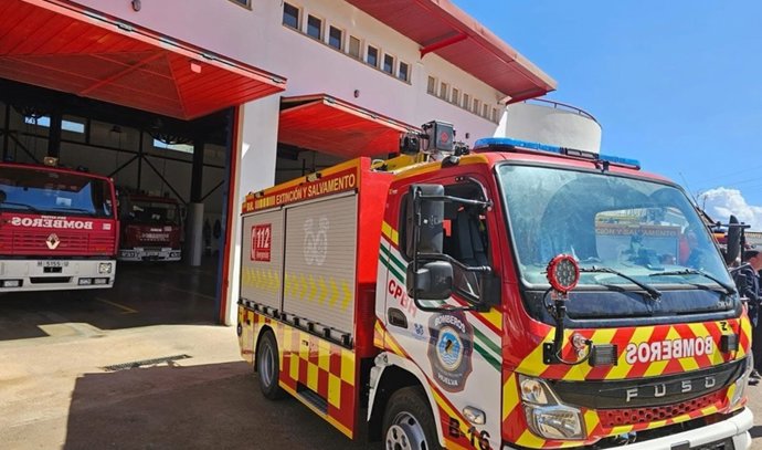 Archivo - Camión de bomberos del Consorcio Provincial de Huelva.