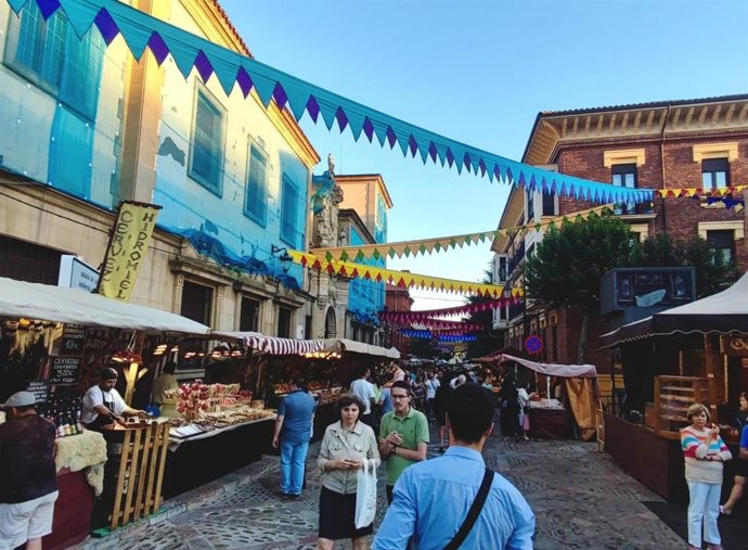 Mercado de las Tres Culturas durante las fiestas de San Froilán de León de 2025.