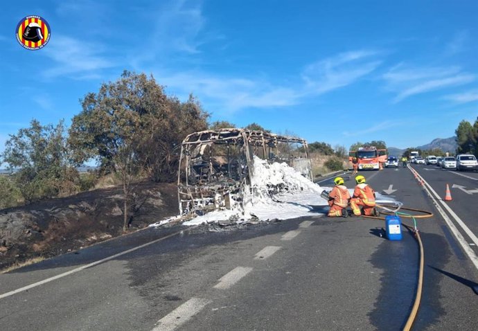 Incendio de un bus en la Pobla del Duc