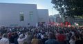 Centenares de personas impiden la celebración de un acto de Vox en Santiago: "Aquí no pasa Vox"