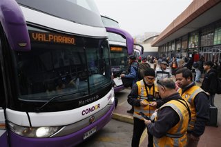 Valparaiso, 30 de abril 2026 Fiscalizaciones en el terminal de buses de Valparaiso previo al fin de semana largo Sebastian Cisternas/Aton Chile