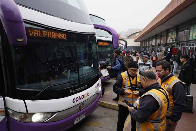 Valparaiso, 30 de abril 2026 Fiscalizaciones en el terminal de buses de Valparaiso previo al fin de semana largo Sebastian Cisternas/Aton Chile