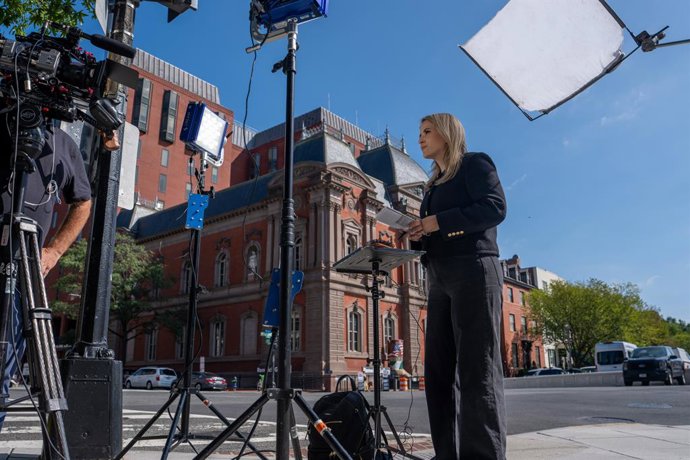 September 19, 2026, Washington, Dc, United States: CNN White House Correspondent Betsy Klein films a news report from Pennsylvania Avenue after she and other CNN employees were denied access to the White House in Washington, D.C. on September 19, 2026.
