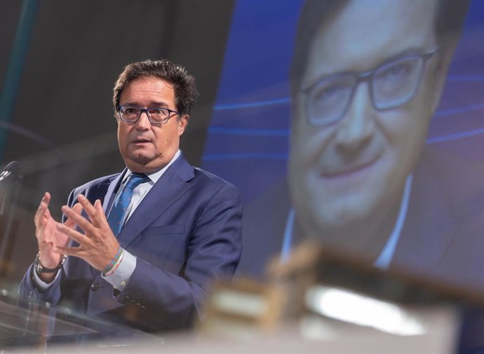 El ministro para la Transformación Digital y de la Función Pública, Óscar López, interviene en el evento ‘Soberanía Digital: Ahora semiconductores’, a 18 de septiembre de 2026, en Madrid (España). 