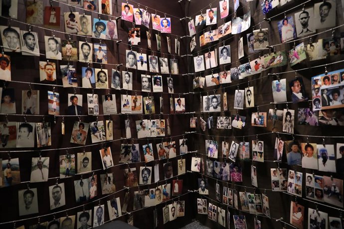 Archivo - KIGALI, April 9, 2024  -- This photo taken on April 8, 2024 shows the photos of victims of the 1994 genocide against the Tutsi at the Kigali Genocide Memorial in Kigali, Rwanda. Rwanda on Sunday began a week of national mourning and 100 days of 