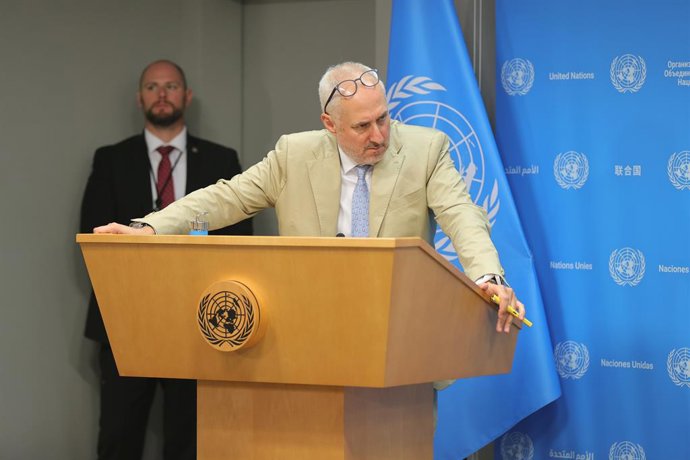 Archivo - July 14, 2025, New York, Ny, USA: NEW YORK, NEW YORK - JULY 15, 2025: United Nations Secretary-General Antonio Guterres briefs reporters at UN Headquarters on the launch of the Sustainable Development Goals Report 2025. Standing with him are Dep