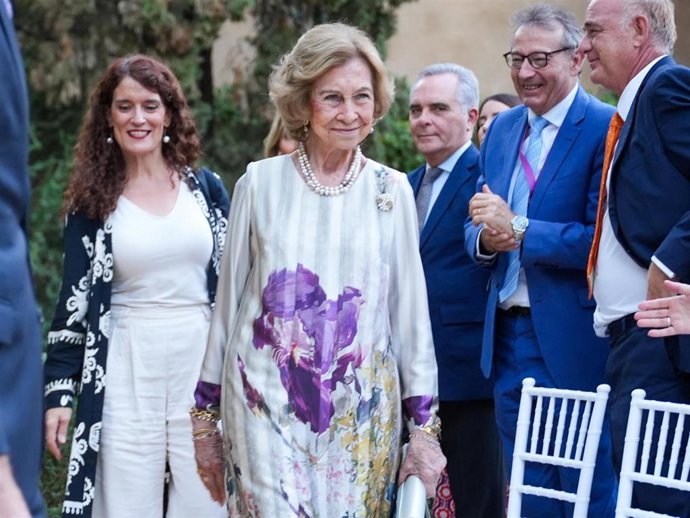 La Reina Sofiá ha retomado sus compromisos institucionales tras el parón veraniego este lunes en Sevilla