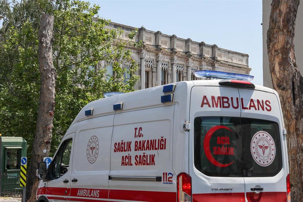 Archivo - Fotografía de archivo de una ambulancia en Estambul, Turquía