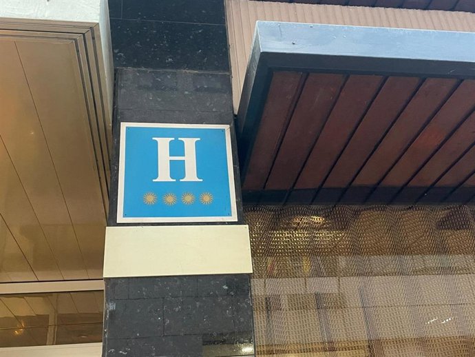 Archivo - Placa identificativa de hotel.