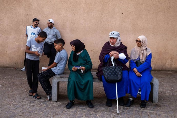 12 de setembro de 2026, Essaouira, Marrocos: Voluntários do Partido da Autenticidade e da Modernidade, conhecido como PAM, distribuem folhetos eleitorais em Essaouira, Marrocos. A campanha para as eleições parlamentares de 23 de setembro no Marrocos, nas 