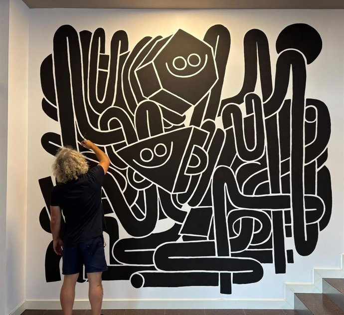 CESINE incorpora a su campus un mural del artista y diseñador Juan Díaz-Faes